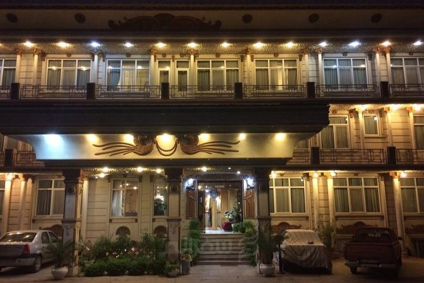 Kerman Akhavan hotel