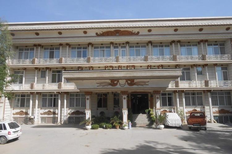 Kerman Akhavan hotel