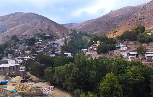 روستای اینجلین | روستای گله اسب های وحشی