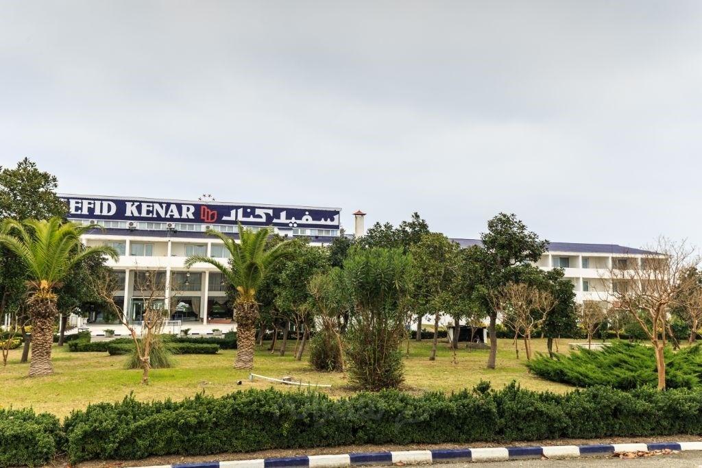 هتل سفید کنار بندر انزلی