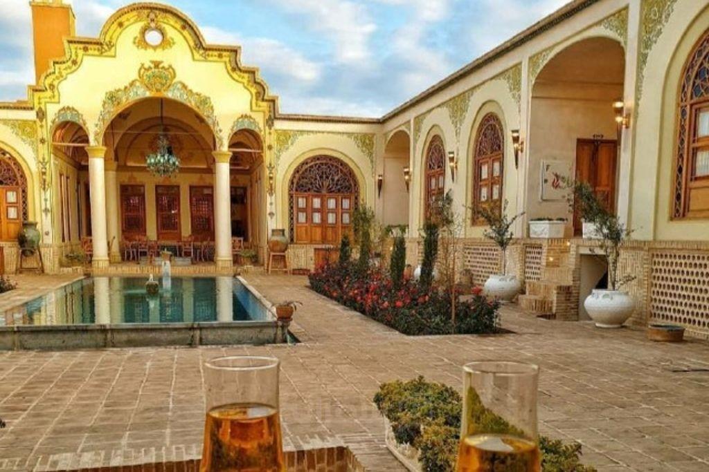 Traditional Hotel Mahin Saraye Raheb Kashan