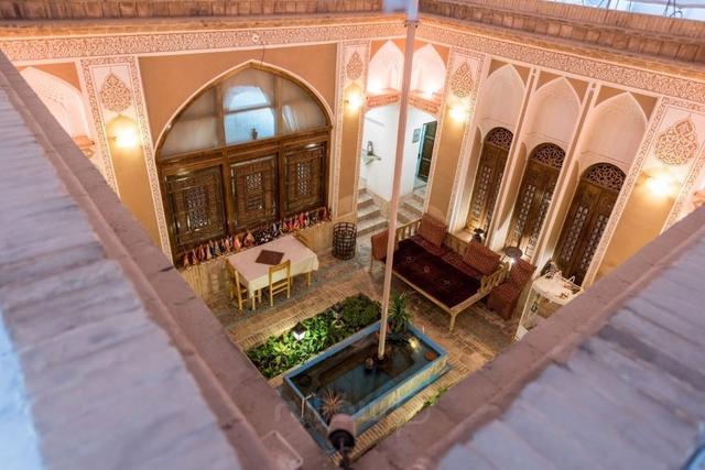 هتل سنتی لب خندق